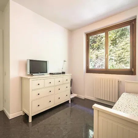 公寓 Apartment In Oggebbio With Lake Maggiore Views, Cleaning Included 奥杰比奥