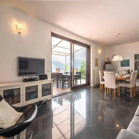 Apartment In Oggebbio With Lake Maggiore Views, Cleaning Included 公寓